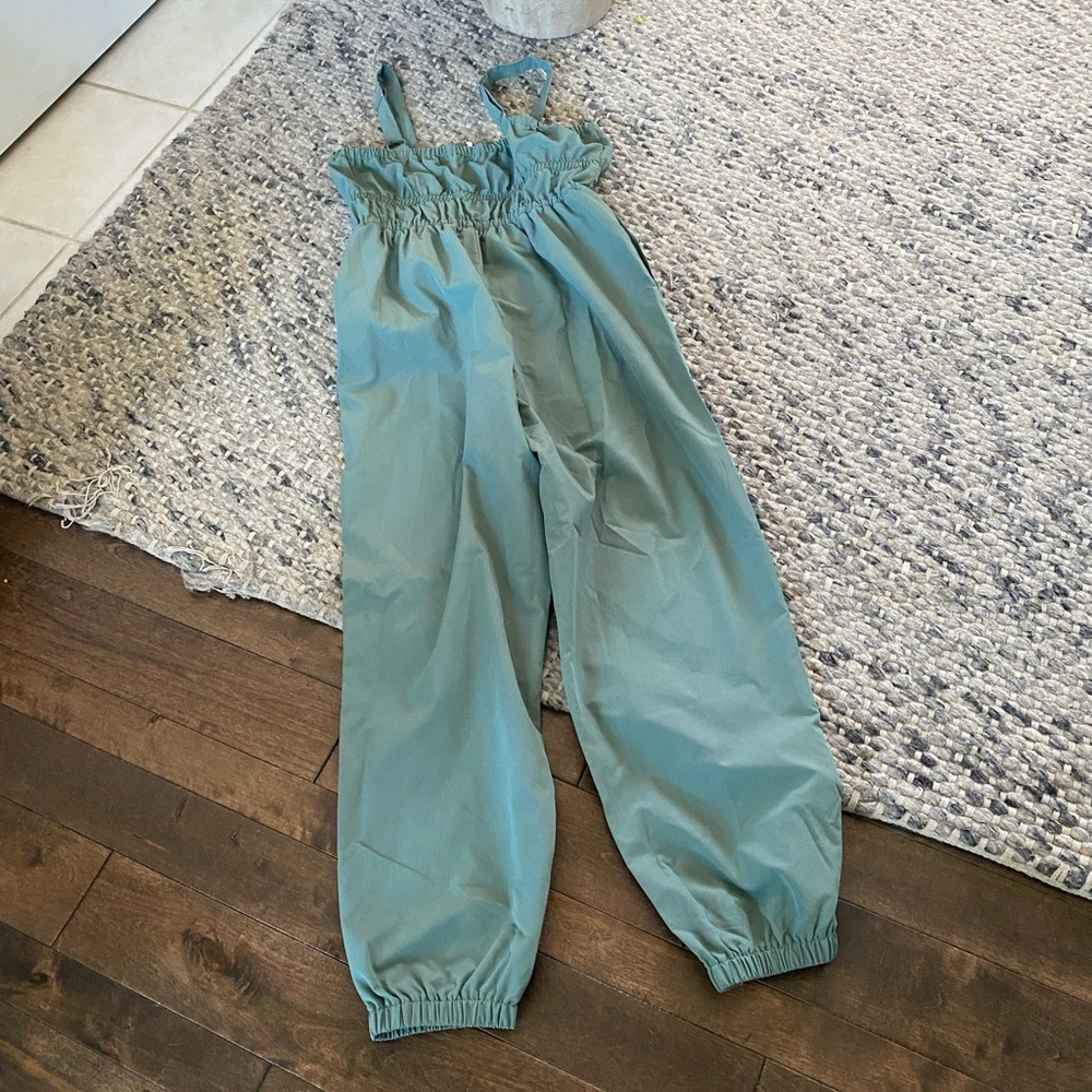 Stylish Green Jumpsuit NWOT - Picture 3 of 6